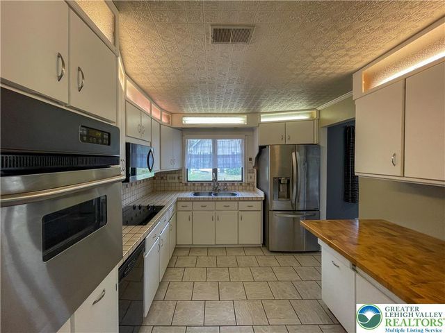 6869 Spring Creek, Lower Macungie Twp, PA 18062