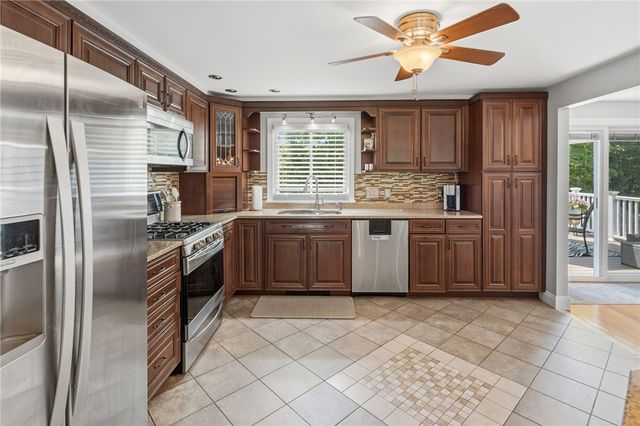 12 Setian Circle, Johnston, RI 02919