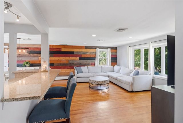 12 Setian Circle, Johnston, RI 02919