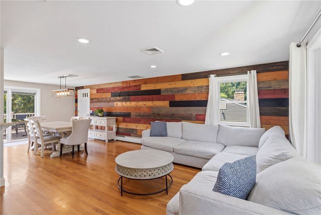 12 Setian Circle, Johnston, RI 02919
