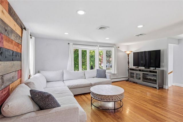 12 Setian Circle, Johnston, RI 02919