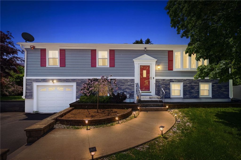 12 Setian Circle, Johnston, RI 02919