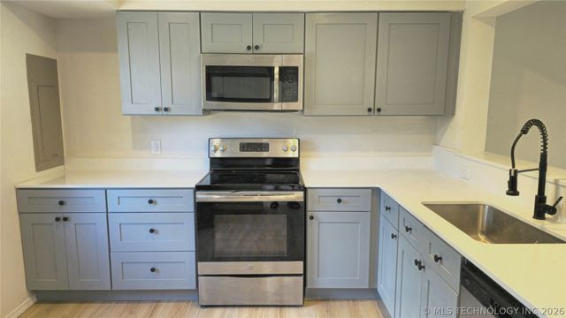 701 Lakeshore Drive 10, Eufaula, OK 74432
