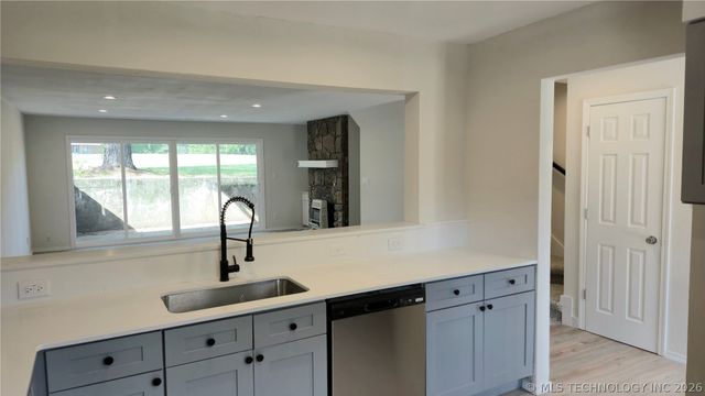 701 Lakeshore Drive 10, Eufaula, OK 74432
