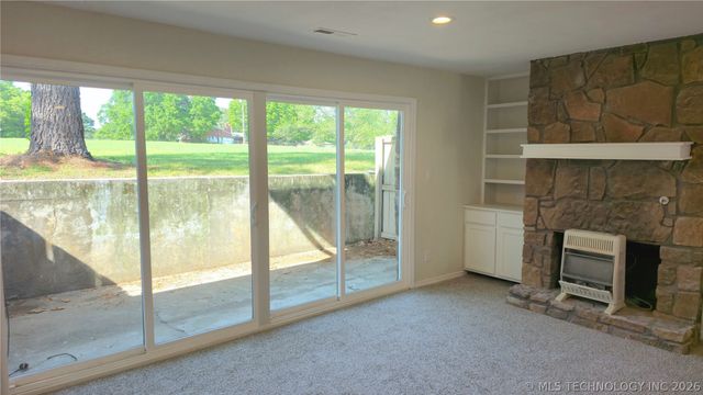 701 Lakeshore Drive 10, Eufaula, OK 74432