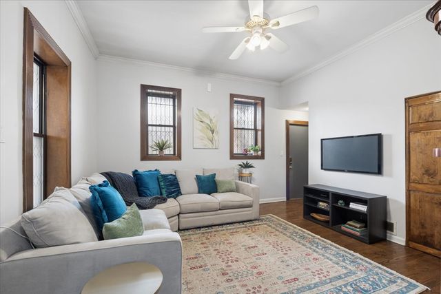 4028 N Sheridan Road 1R, Chicago, IL 60613