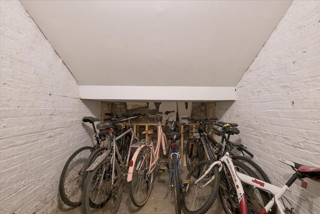 4028 N Sheridan Road 1R, Chicago, IL 60613