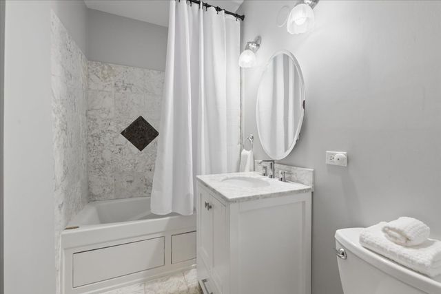 4028 N Sheridan Road 1R, Chicago, IL 60613