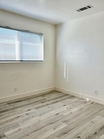 1913 Stratford Way, Hanford, CA 93230