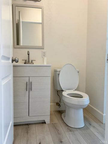 1913 Stratford Way, Hanford, CA 93230