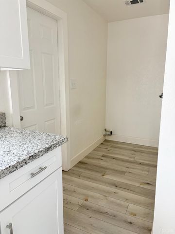 1913 Stratford Way, Hanford, CA 93230