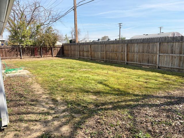 1913 Stratford Way, Hanford, CA 93230