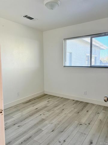 1913 Stratford Way, Hanford, CA 93230