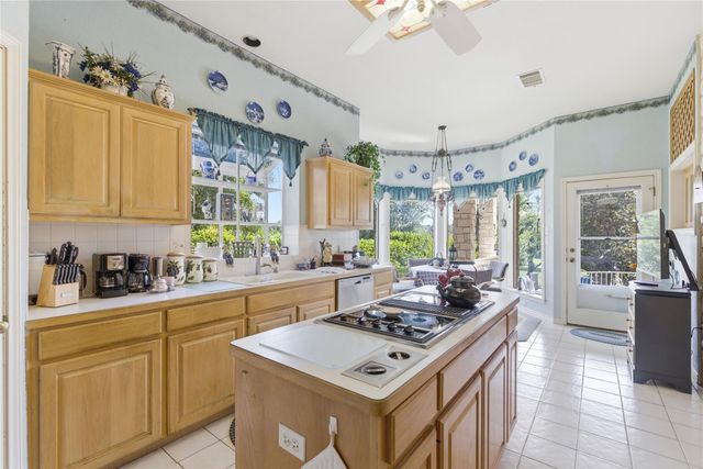 34 Wingreen LOOP, The Hills, TX 78738