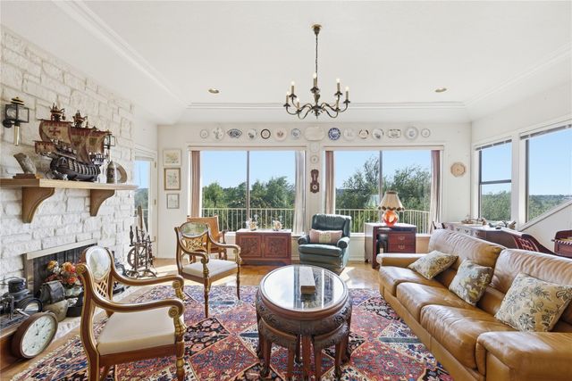 34 Wingreen LOOP, The Hills, TX 78738