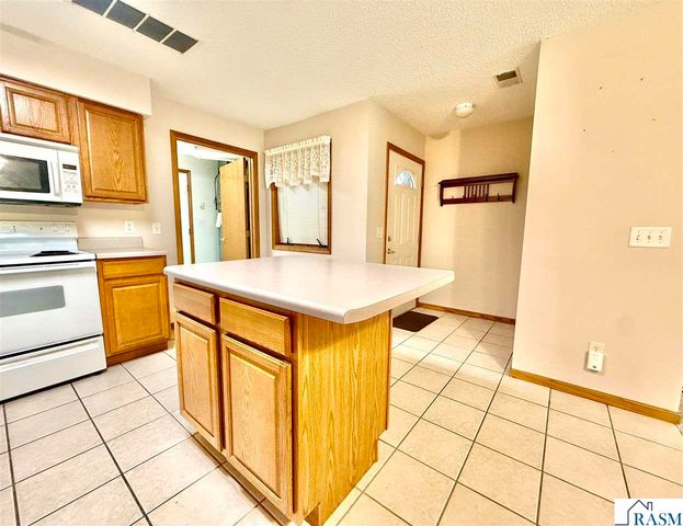 103 Raven Court, Mankato, MN 56001