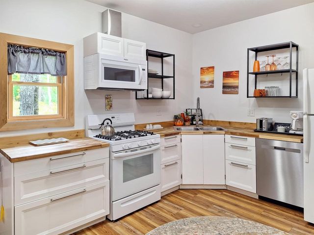 365 Mondamin Tr, La Pointe, WI 54850