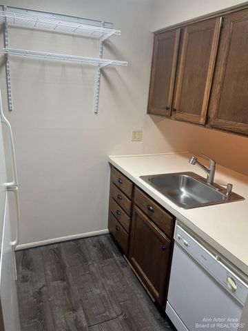 2317 Packard Street B103, Ann Arbor, MI 48104