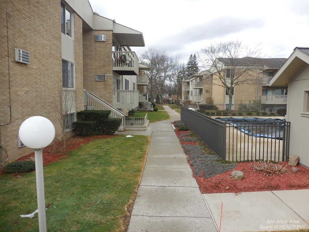 2317 Packard Street B103, Ann Arbor, MI 48104
