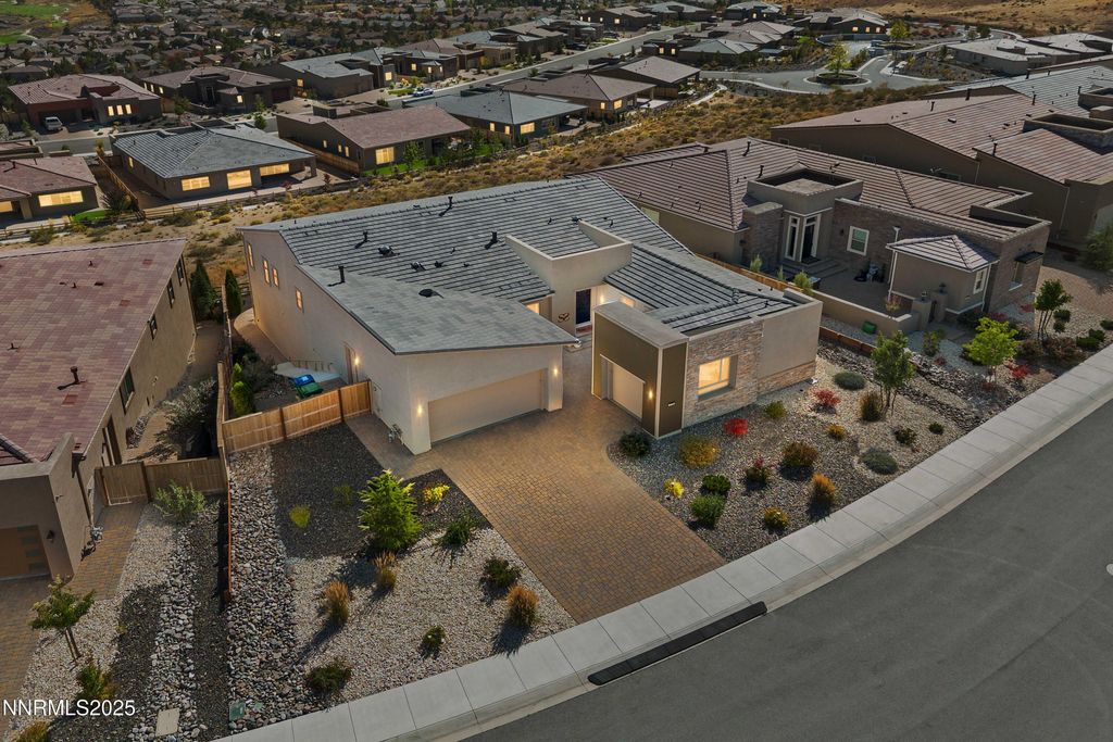 Image 4 of property listing at 9176 Graycliff Lane, Reno, NV 89523