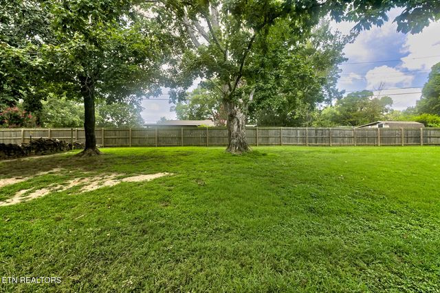 112 S Hummingbird Lane, Dickson, TN 37055