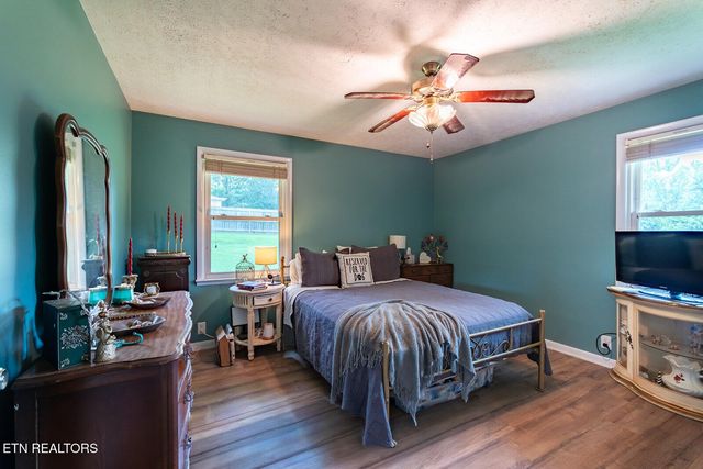 112 S Hummingbird Lane, Dickson, TN 37055
