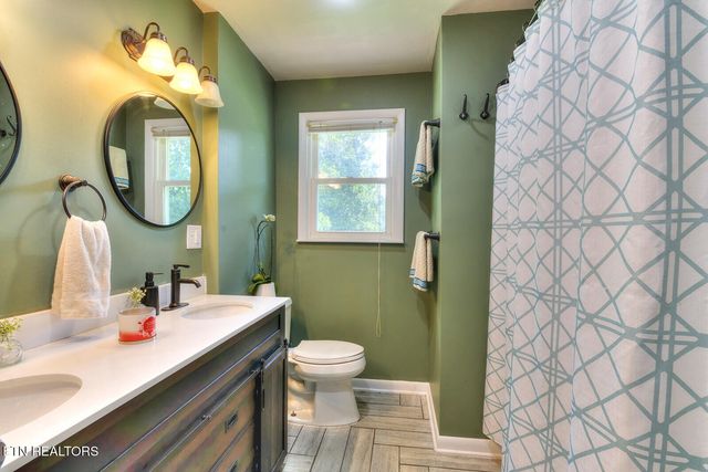 112 S Hummingbird Lane, Dickson, TN 37055
