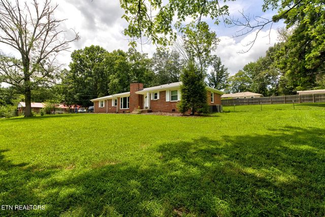 112 S Hummingbird Lane, Dickson, TN 37055