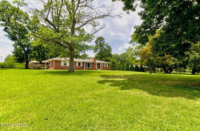 112 S Hummingbird Lane, Dickson, TN 37055