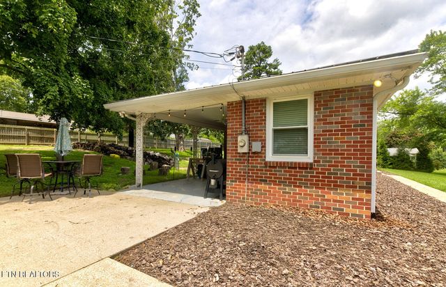 112 S Hummingbird Lane, Dickson, TN 37055
