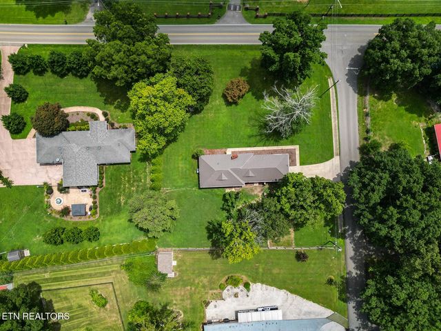 112 S Hummingbird Lane, Dickson, TN 37055