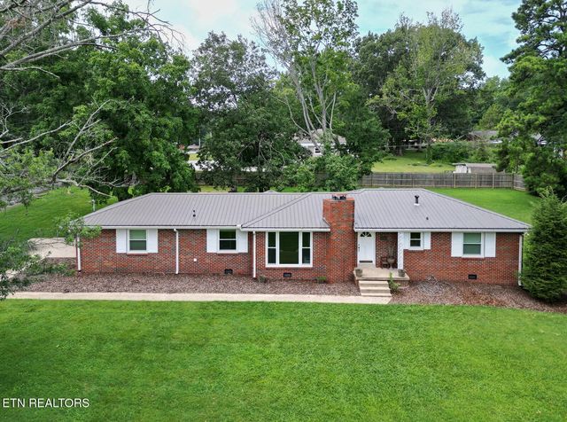 112 S Hummingbird Lane, Dickson, TN 37055