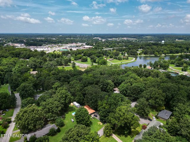 112 S Hummingbird Lane, Dickson, TN 37055