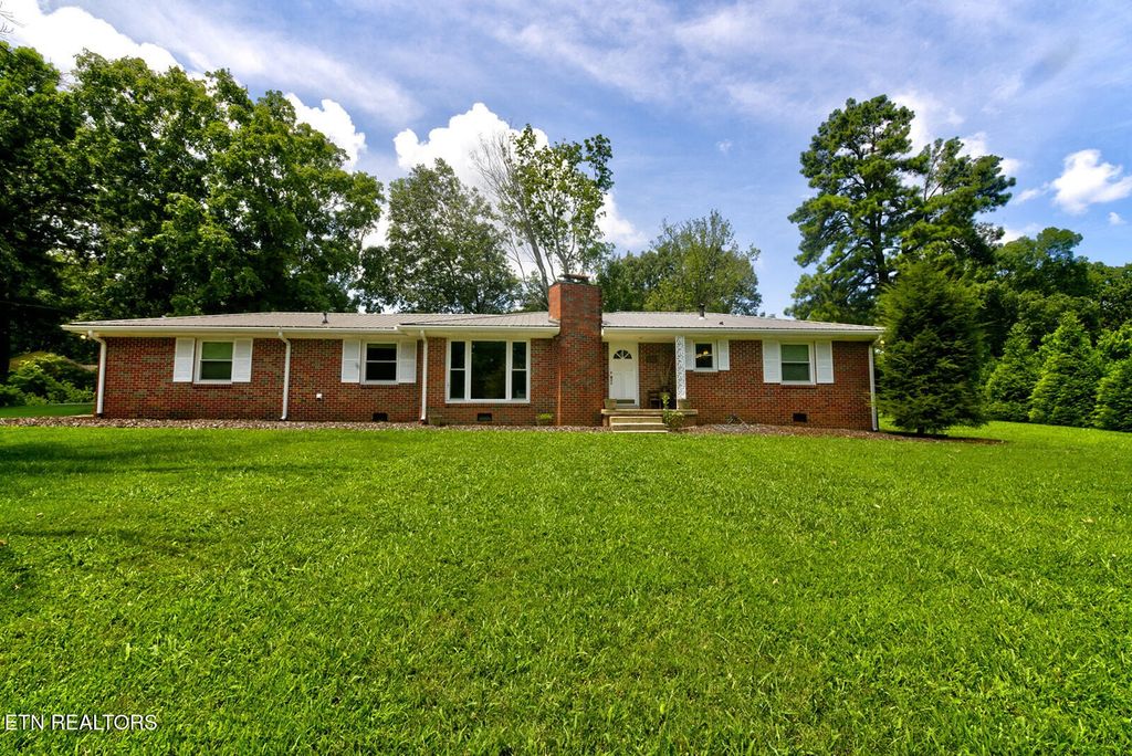 112 S Hummingbird Lane, Dickson, TN 37055