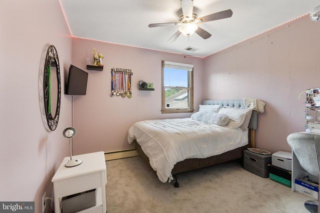 1565 CAROLINE DR, Aston, PA 19014