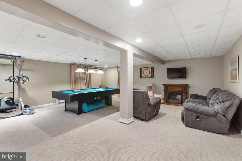 1565 CAROLINE DR, Aston, PA 19014