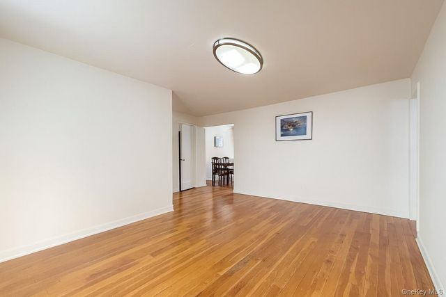 7 Terrace Circle 3D, Great Neck, NY 11021