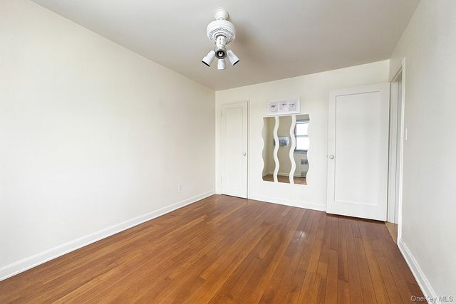 7 Terrace Circle 3D, Great Neck, NY 11021