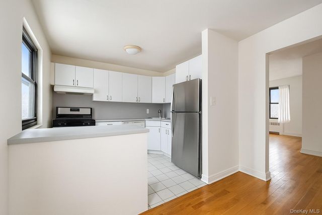 7 Terrace Circle 3D, Great Neck, NY 11021