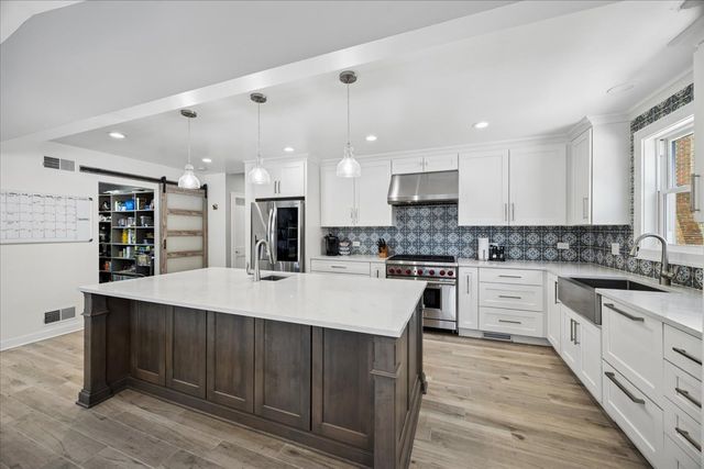 5613 N Nottingham Avenue, Chicago, IL 60631