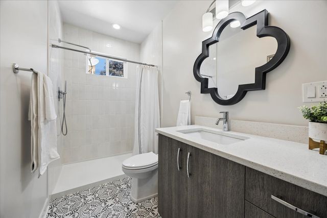 5613 N Nottingham Avenue, Chicago, IL 60631