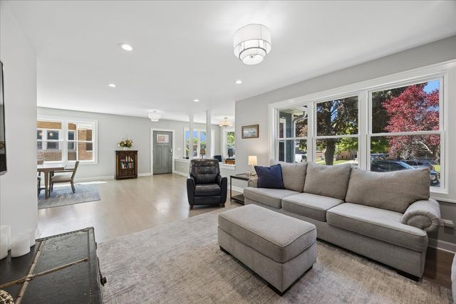5613 N Nottingham Avenue, Chicago, IL 60631