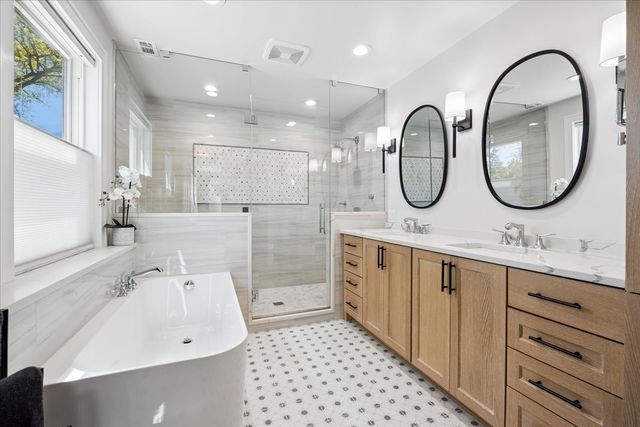 5613 N Nottingham Avenue, Chicago, IL 60631