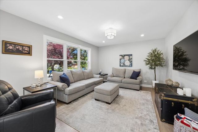 5613 N Nottingham Avenue, Chicago, IL 60631