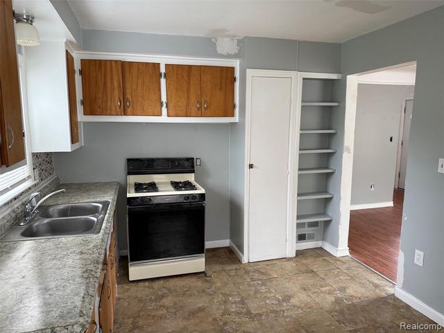 15645 Semrau Avenue, Eastpointe, MI 48021