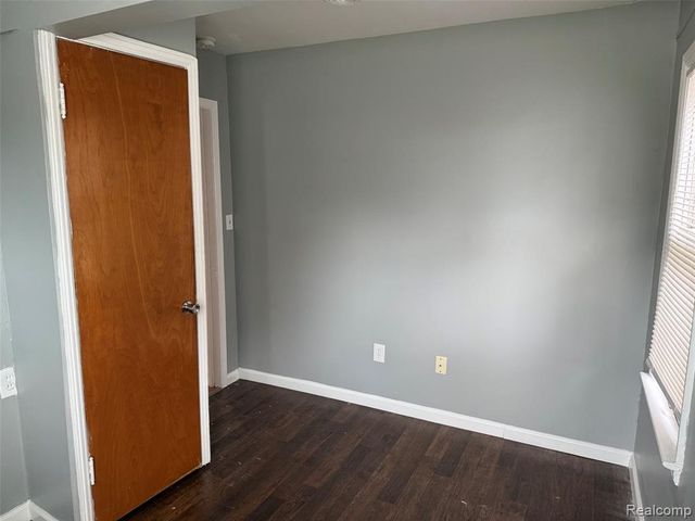 15645 Semrau Avenue, Eastpointe, MI 48021