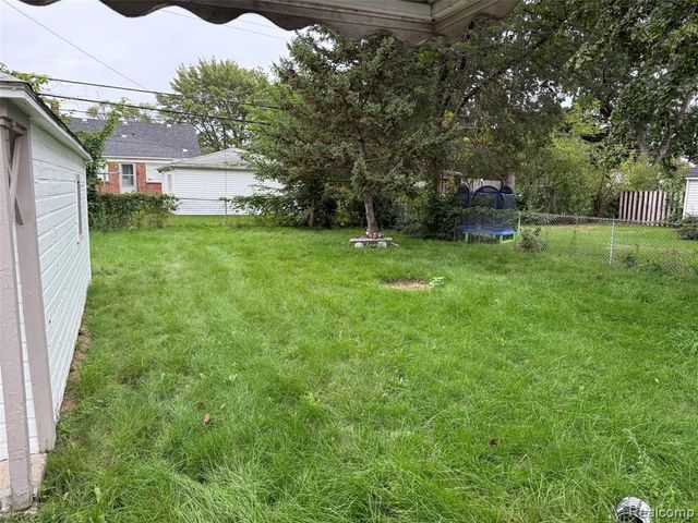 15645 Semrau Avenue, Eastpointe, MI 48021