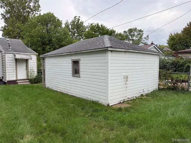 15645 Semrau Avenue, Eastpointe, MI 48021