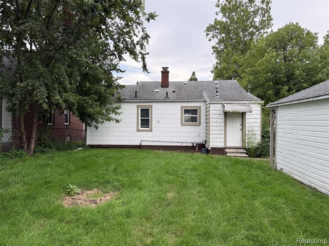 15645 Semrau Avenue, Eastpointe, MI 48021