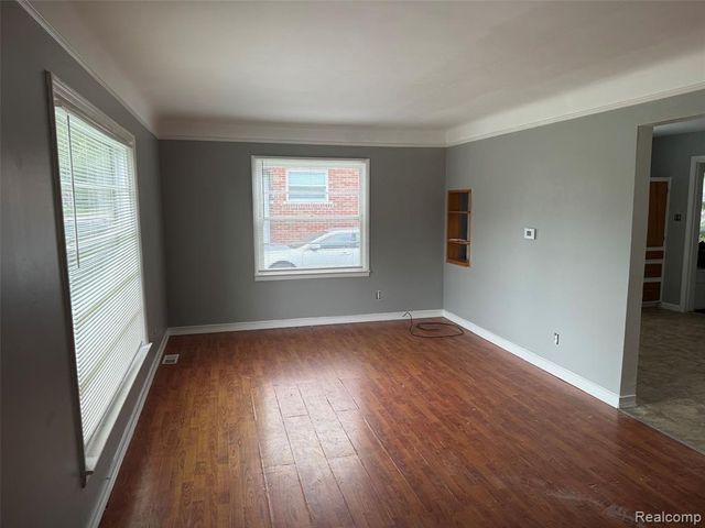 15645 Semrau Avenue, Eastpointe, MI 48021